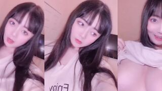 這個女生有點瘋瘋的