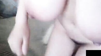 巨乳の女の子の自撮り