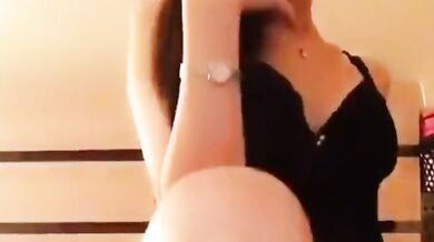 貧乳女奶頭超激凸