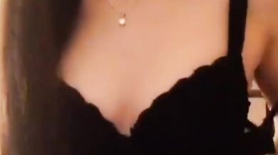 貧乳女奶頭超激凸