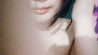 少女玩乳夾假屌自慰調教