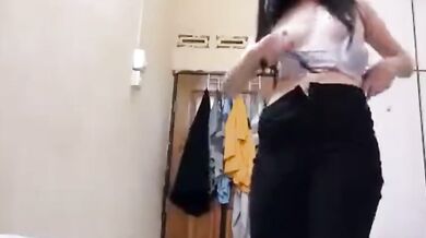 貧乳眼睛妹誘惑自拍