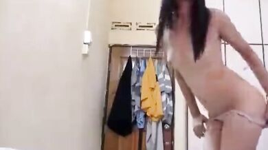 貧乳眼睛妹誘惑自拍