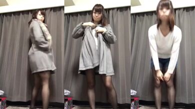 美眉穿一堆衣服來脫衣