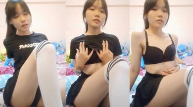 Malaysian girl shows off her body