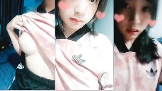 貧乳美女掰嫩逼近拍2