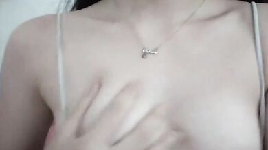 大奶少女抓奶挖穴淫叫