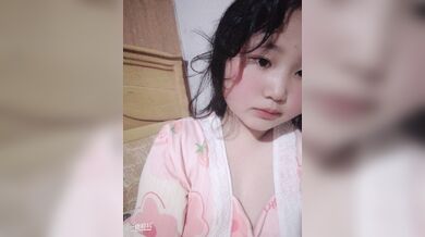 八字奶肉肉妹抓奶自慰1