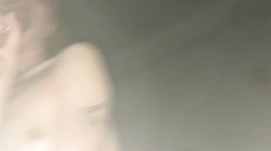 貧乳短發妹子口交騎馬2