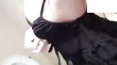 巨乳の女の子のセクシーなランジェリーオナニー誘惑