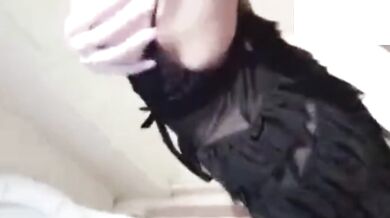 巨乳の女の子のセクシーなランジェリーオナニー誘惑