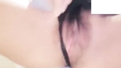 巨乳の女の子のセクシーなランジェリーオナニー誘惑