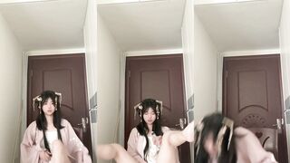 兔牙妹子漢服騎假屌玩跳蛋