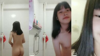 Cute girl naked selfie