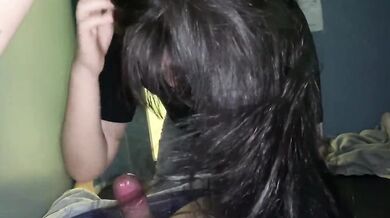 韓國大學生美女在私人影院幫大哥口交