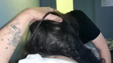 韓國大學生美女在私人影院幫大哥口交