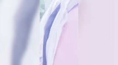 大一女生和男友野外偷偷掀開衣服捏捏小奶頭