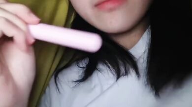 Masturbating to orgasm and tasting the juice