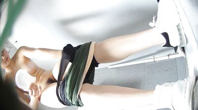 《魔手外購☀️極品廁拍》坑神潛入某藝術培訓班女廁針孔廣角4K高清偸拍☀️各種小姐姐大小便☀️穿着練舞服的妹子需要脫光了