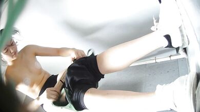 《魔手外購☀️極品廁拍》坑神潛入某藝術培訓班女廁針孔廣角4K高清偸拍☀️各種小姐姐大小便☀️穿着練舞服的妹子需要脫光了