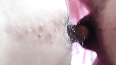 嫖妓大神，19歲眼鏡學生妹，一開始還很害羞，小穴很粉水又多，插進去爽翻了刺激