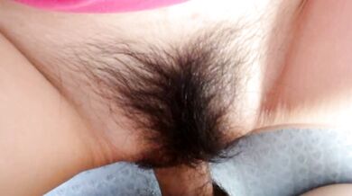 韓國小胖帶着漂亮的媳婦開車去郊外玩車震有點害羞不讓拍臉