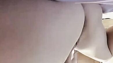 臺灣巨乳眼鏡妹在床上各種自慰誘惑