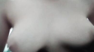 大奶少女床上自拍1-脫衣掰逼