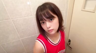 超可愛高中妹妹幫爸爸口交很開心