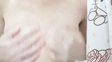 貧乳妹妹玩奶自拍2