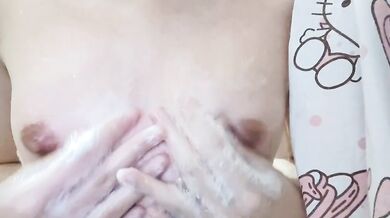 貧乳妹妹玩奶自拍2