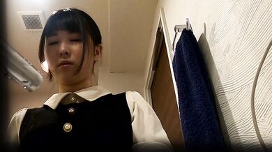 ヤバヤバ 無邪気な美少女 成長しためいっこのシャワー盜撮 鏡の前で元気にストレッチ＆シャワーを當てておまんこきれいきれい