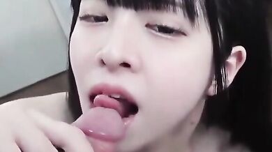 大奶兔牙妹子口交肉棒