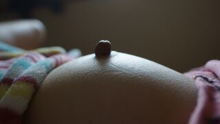 真實手機(⊙o⊙) 4K乳房特寫，看清汗毛那種：）