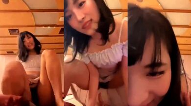 自撮りをする二人の女の子