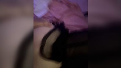 ベトナムの妖艶なコスプレ美女、セクシーなストッキング姿で仮面を着けノーコンドーム性交