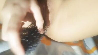 メス犬用ブラシで自慰行為