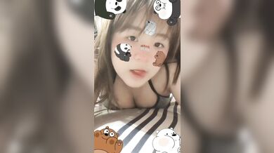 D奶騷妹趴床誘惑玩奶