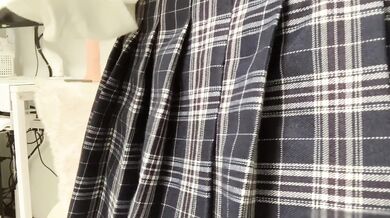 Cô gái Nhật dễ thương đo kích thước cơ thể và thủ dâm 2