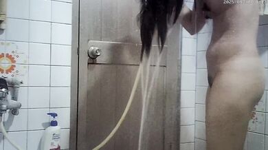 偷拍二堂姐洗澡