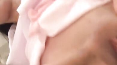 Cô gái châu Á bị ba người đàn ông da đen hãm hiếp