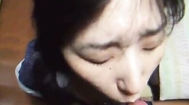 Cô vợ hiền lành dịu dàng cho chồng xuất tinh trong miệng