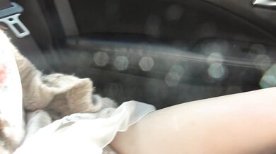 美人同級生に車内でお觸りいたずら♡パンツ食い込ませ美乳を揉みしだく♡【パンチラ/胸チラ/逆さ撮り】