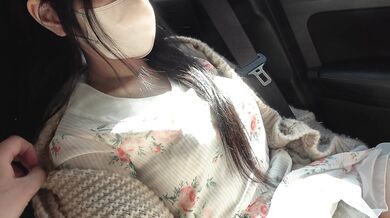 美人同級生に車内でお觸りいたずら♡パンツ食い込ませ美乳を揉みしだく♡【パンチラ/胸チラ/逆さ撮り】