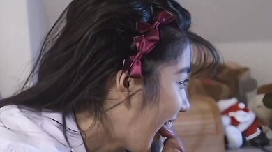 偷偷吮吸哥哥的雞巴