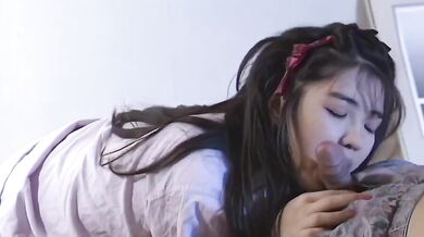 偷偷吮吸哥哥的雞巴