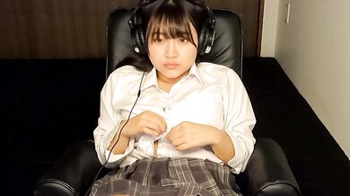 Girl Caught Masturbating in Internet Cafe Booth