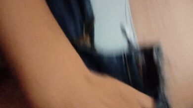 サラワクのふくよかな女性が集団暴行を受ける