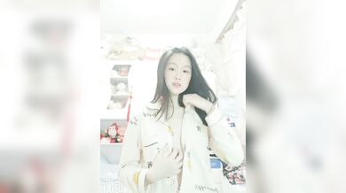 貧乳美女害羞脫衣掰逼