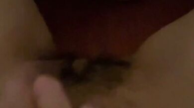 睡不着就脫褲子自摸自慰